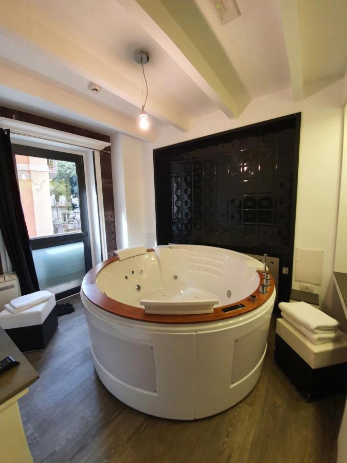 Emphasis Suites & Rooms Cagliari Bagian luar foto