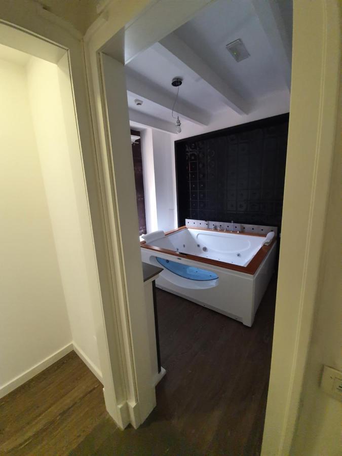 Emphasis Suites & Rooms Cagliari Bagian luar foto