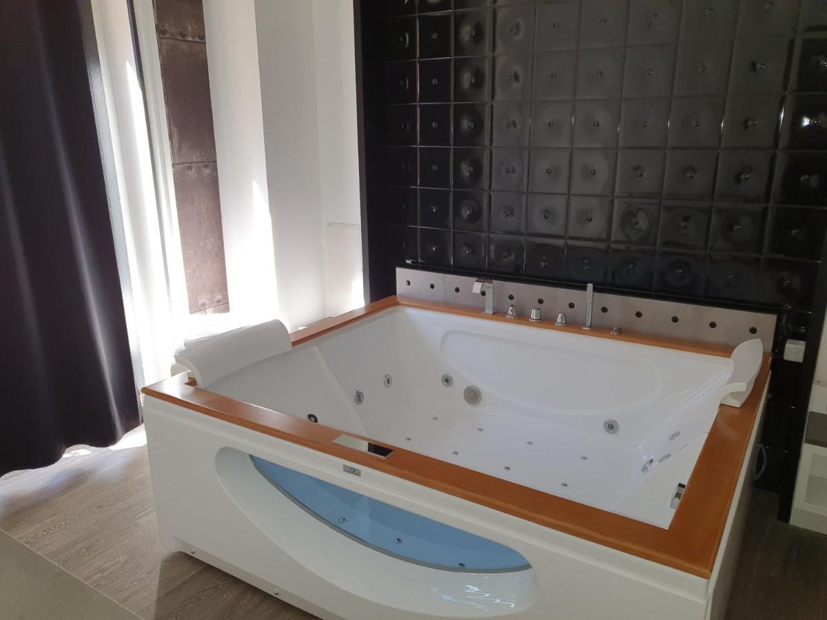 Emphasis Suites & Rooms Cagliari Bagian luar foto