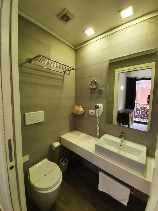 Emphasis Suites & Rooms Cagliari Bagian luar foto