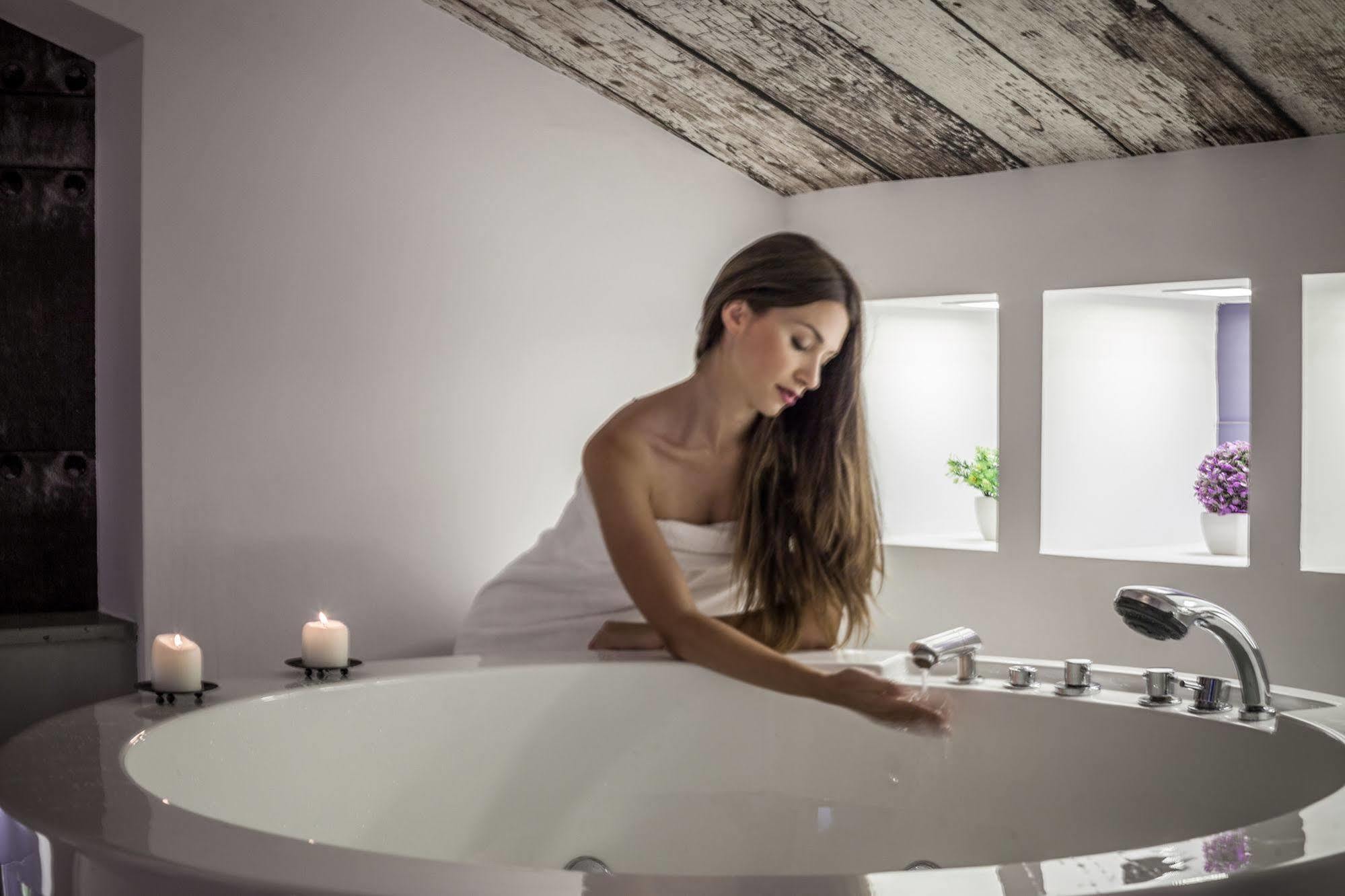 Emphasis Suites & Rooms Cagliari Bagian luar foto
