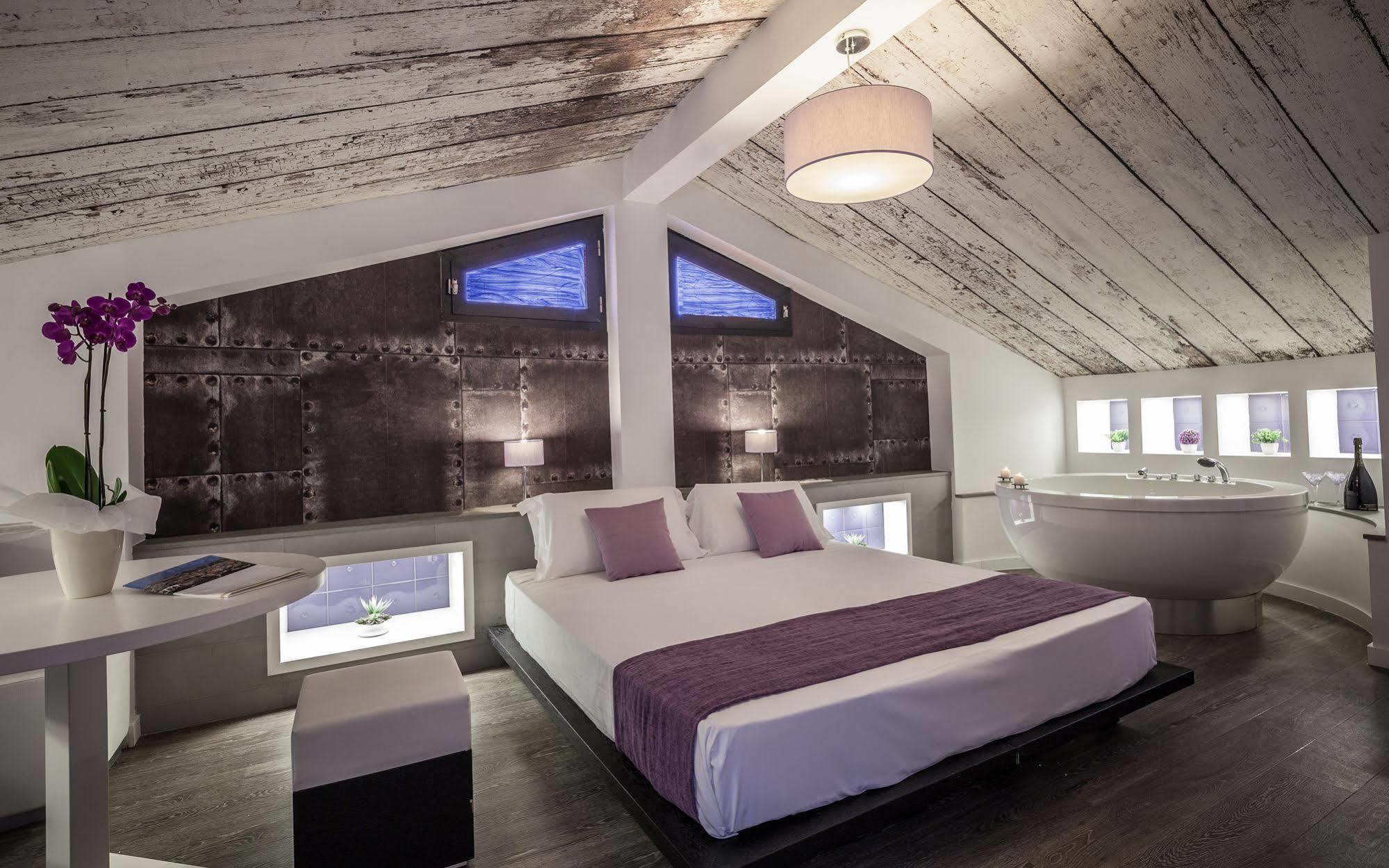 Emphasis Suites & Rooms Cagliari Bagian luar foto